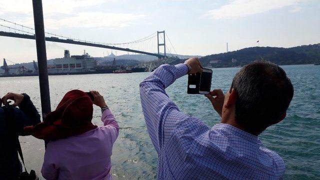 Türk Akımı İçin Gelen Dev Gemi, İstanbul Boğazı’ndan Geçti