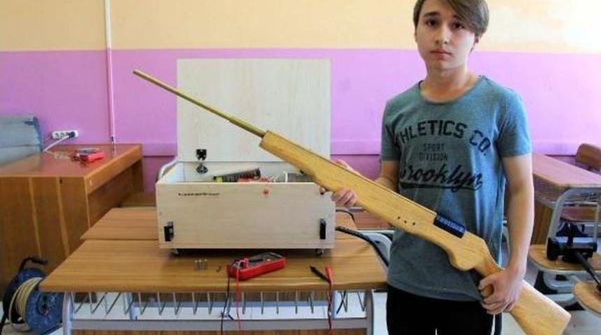 Liseli Gen&ccedil; 'elektromanyetik Silah' Tasarladı