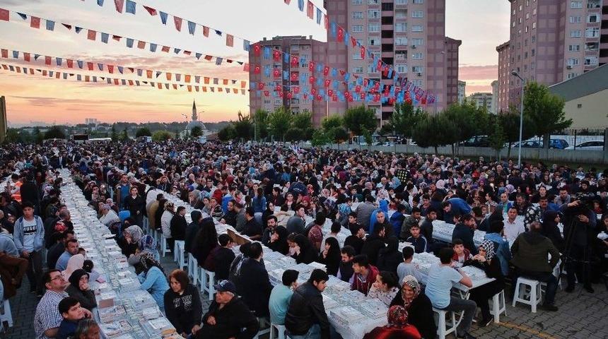 Sokak İftarları Birlik Ve Beraberliğe Sahne Oluyor