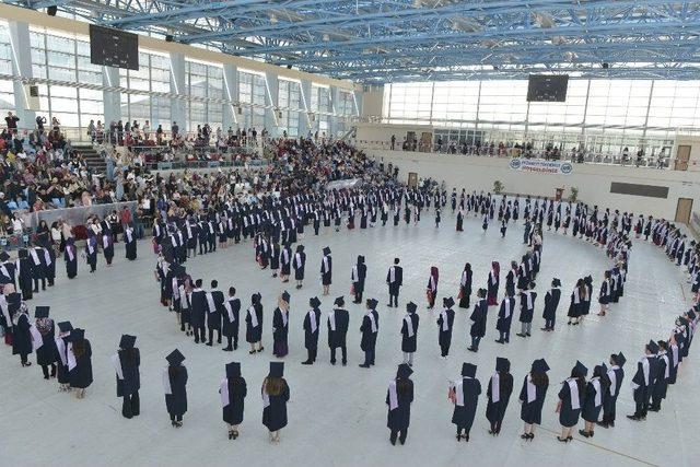 Kmü Sağlık Hizmetleri Meslek Yüksekokulunda Mezuniyet Töreni Yapıldı