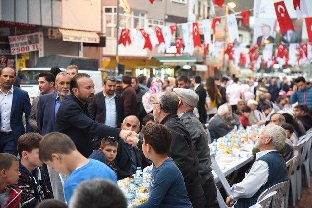 İzmit’in İlk Toplu İftarı Kuruçeşme’de Yapıldı