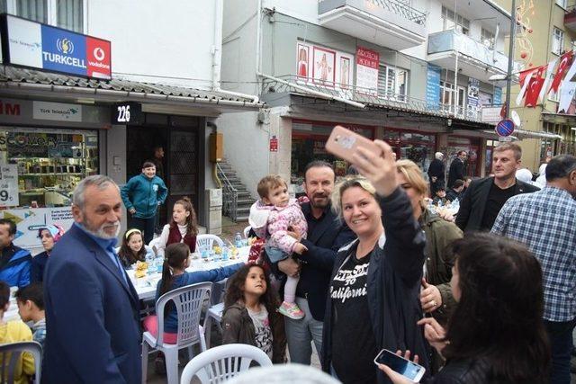 İzmit’in İlk Toplu İftarı Kuruçeşme’de Yapıldı