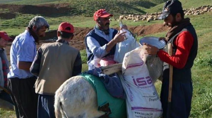 Y&uuml;ksekova'da &Ccedil;obanlar Dağda Iftar Sofrası Kuruyor