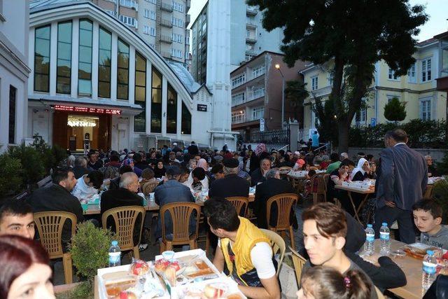 İlkadım’da Komşular Kaynaştı, Gönüller Kur’an İle Ferahladı