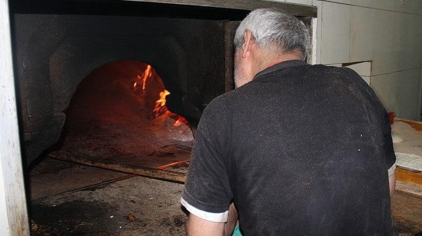 Fırıncılar,80 Derecelik Sıcakta Oru&ccedil; Tutuyor