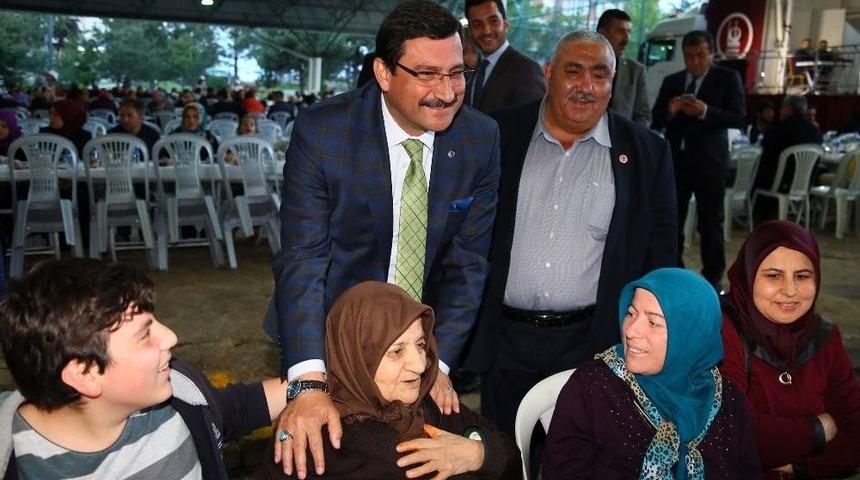 Ke&ccedil;i&ouml;ren Belediyesi İftar Sofrasını Ayvalı&rsquo;da Kurdu