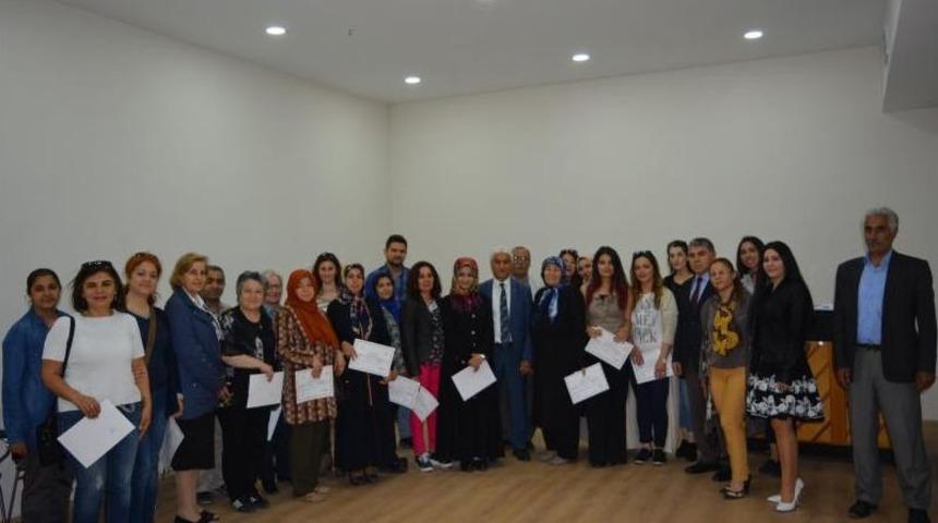 K&uuml;lt&uuml;r Merkezinde El Sanatları Kurs Bitirme Belge T&ouml;reni