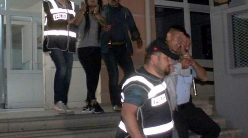 Yaşlı Kadını Dolandıran 3 Ş&uuml;pheli Yolda Yakalandı