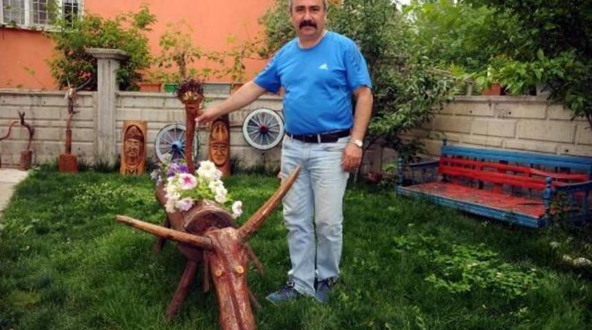 Aykut &Ouml;ğretmen, Kurduğu At&ouml;lyede Heykel Ve R&ouml;lyef Yapıyor