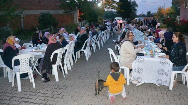 Altınova’da Mahalle İftarları Başladı