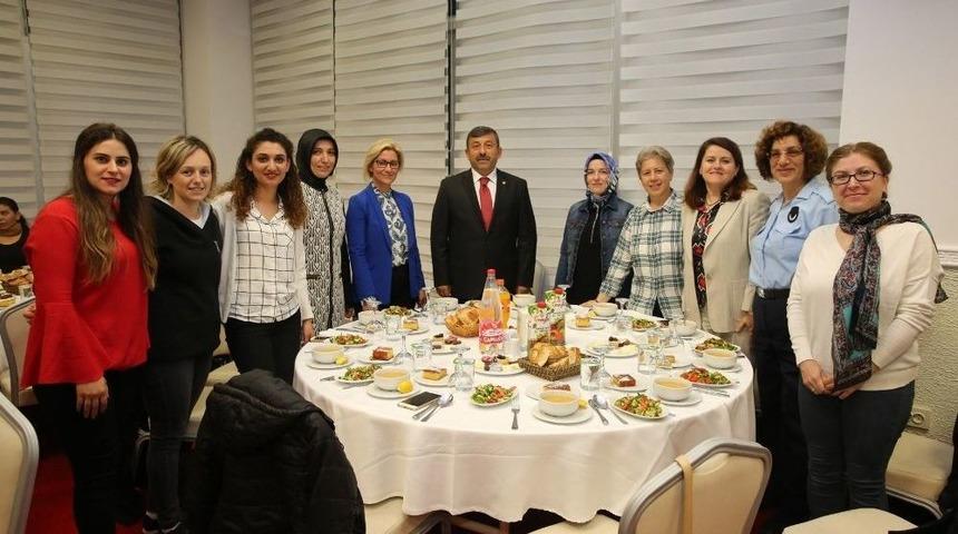 Başkan Karabacak, &Ccedil;alışanlarını İftarda Ağırladı