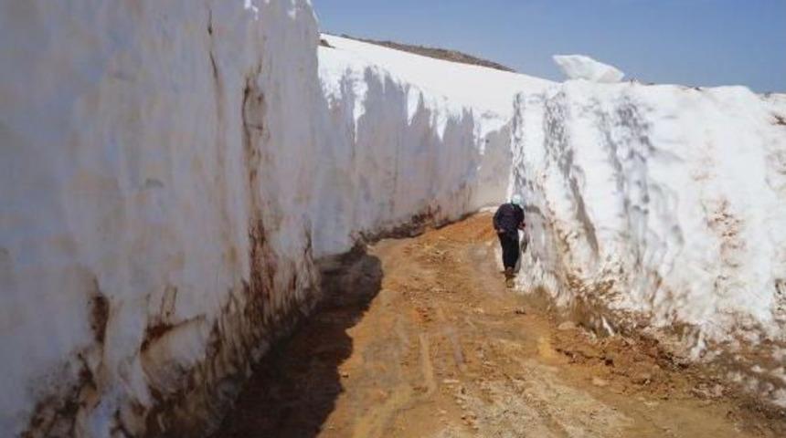 Konya'da Mayıs Ayında Kar T&uuml;neli