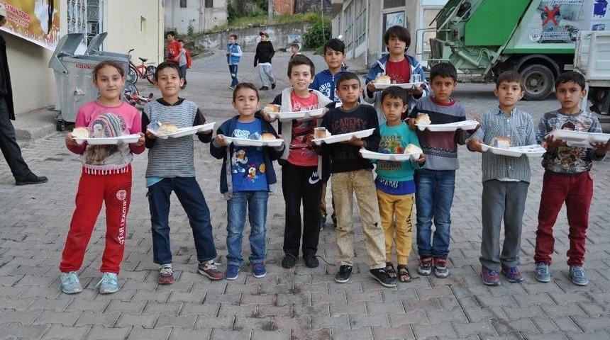 Miniklerin İftar Sevinci