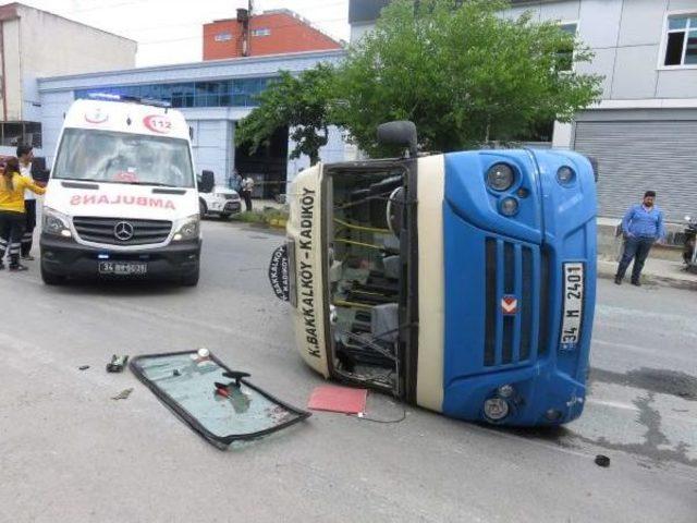 Ataşehir'de Yolcu Minibüsü Kazası: 8 Yaralı  (1)