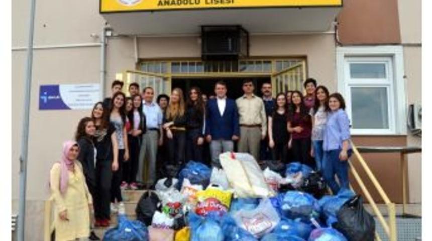 Lise &Ouml;ğrencilerinden &Ouml;rnek Davranış