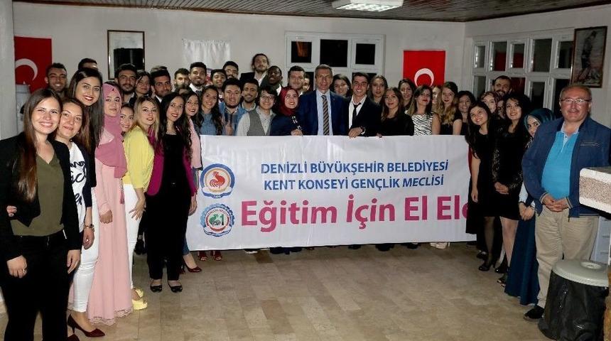 Eğitim İ&ccedil;in El Ele&rsquo;de Başarı &Ccedil;ıtası Y&uuml;kseliyor