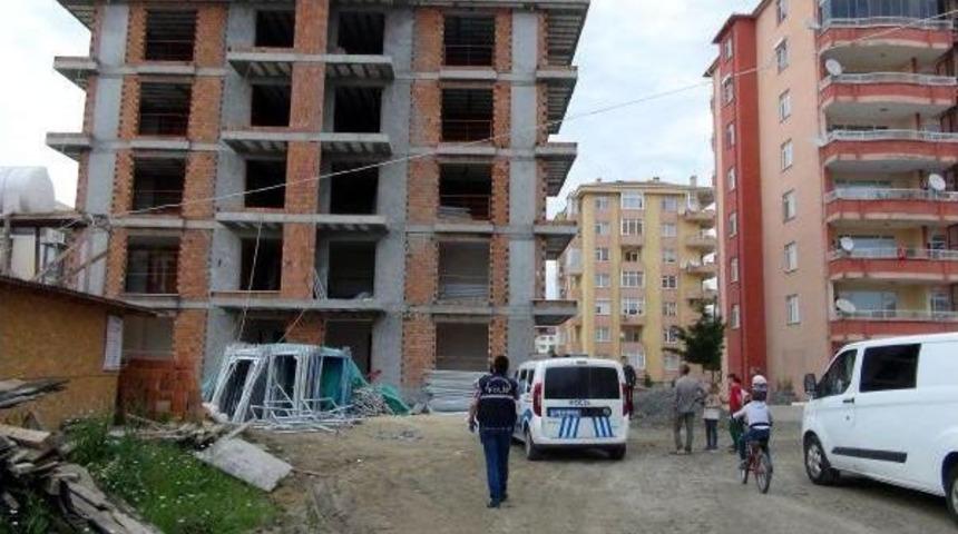 İnşaattan D&uuml;şen Iş&ccedil;i &Ouml;ld&uuml;