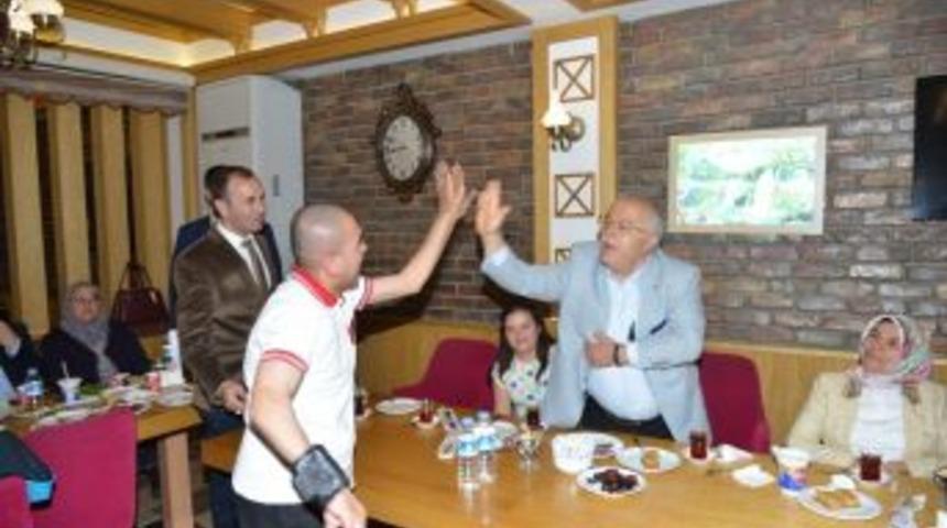 Vali Şentürk, Engelli Öğrencilerle İftar Programında Buluştu