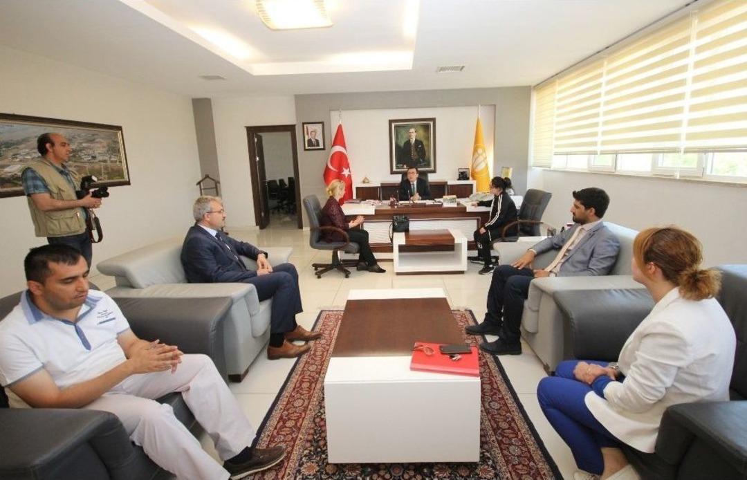 Şampiyon İrem&rsquo;den Rekt&ouml;r Kızılay&rsquo;a Ziyaret