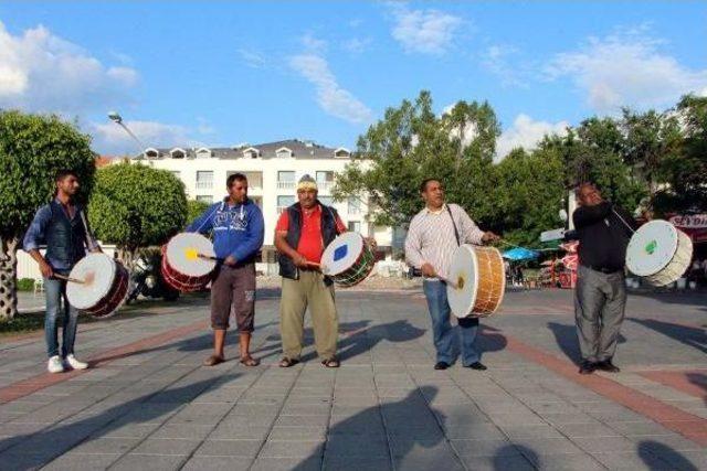 Ramazan Davulcuları, Yasağı Protesto Etti