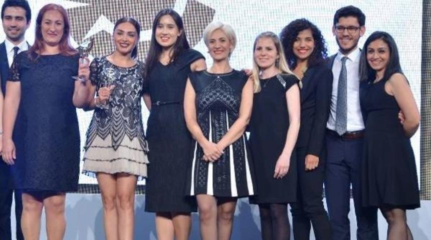 Altın Pusula, G&uuml;nd&uuml;z Atlası&rsquo;Nı G&ouml;sterdi