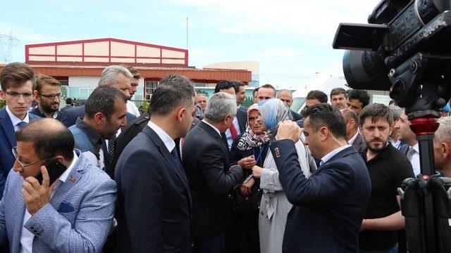 Aile Ve Sosyal Politikalar Bakanı Fatma Betül Sayan Kaya Silivri Cezaevi Önünde Açıklamalarda Bulundu