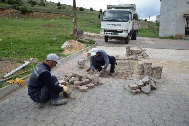 Asfalt Yama Ve Kilit Taşı Yenileme Çalışmaları Hızla Devam Ediyor