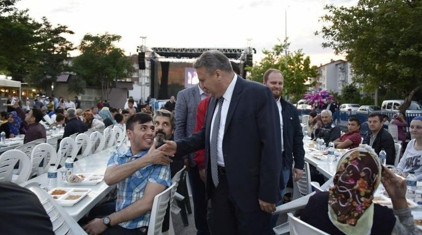 Yunusemre&rsquo;de İftar Sofrası Kuruldu