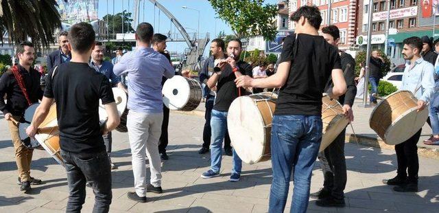 Giresun’da Ramazan Davulcularının Korsan Davulcu Eylemi