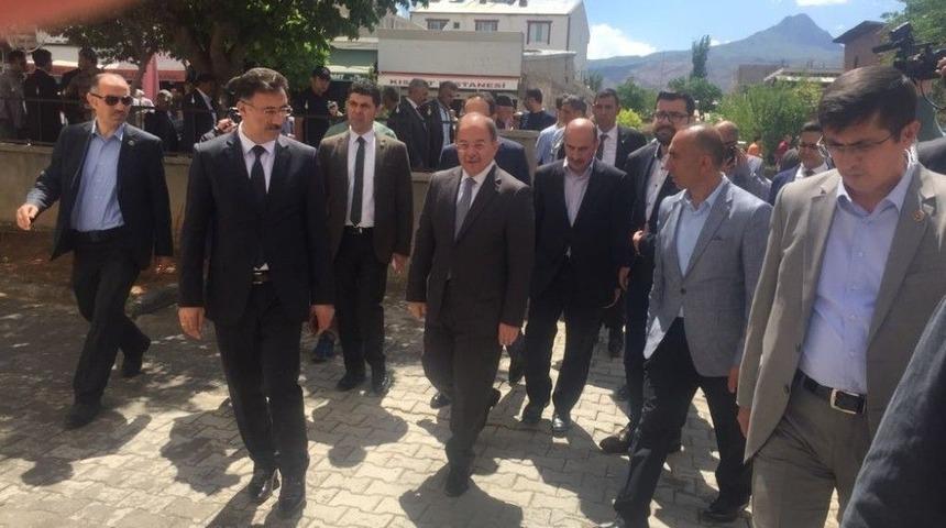 Sağlık Bakanı Recep Akdağ, Tuzluca’da Esnaf Ziyaretinde Bulundu