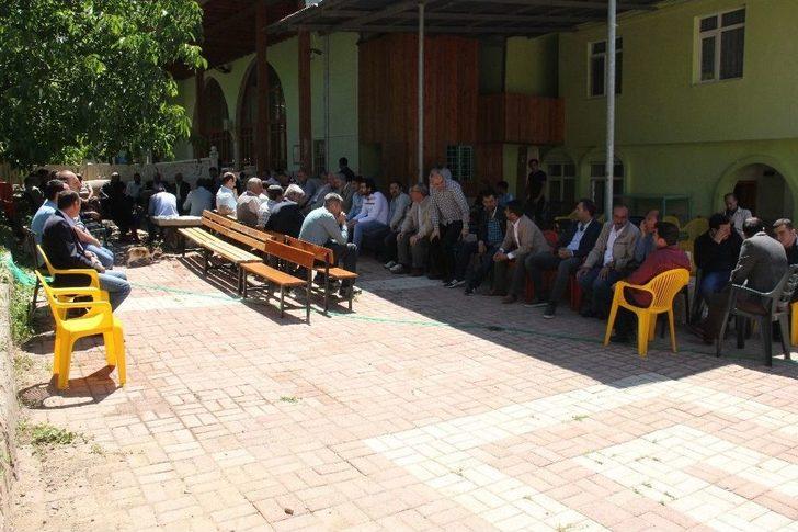 (özel Haber) 37 Yıllık Evli Çift, Bir Gün Arayla Öldü, Aynı Gün Toprağa Verildi G2