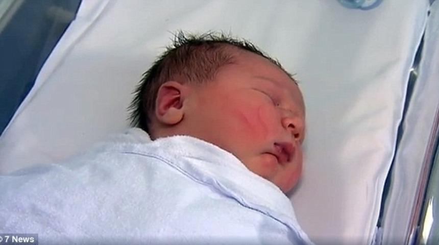 Herkes 6 kilo ağırlığındaki bu dev bebeği konuşuyor