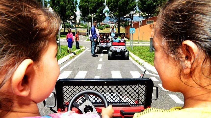 Minik S&uuml;r&uuml;c&uuml;lere Trafik Eğitimi