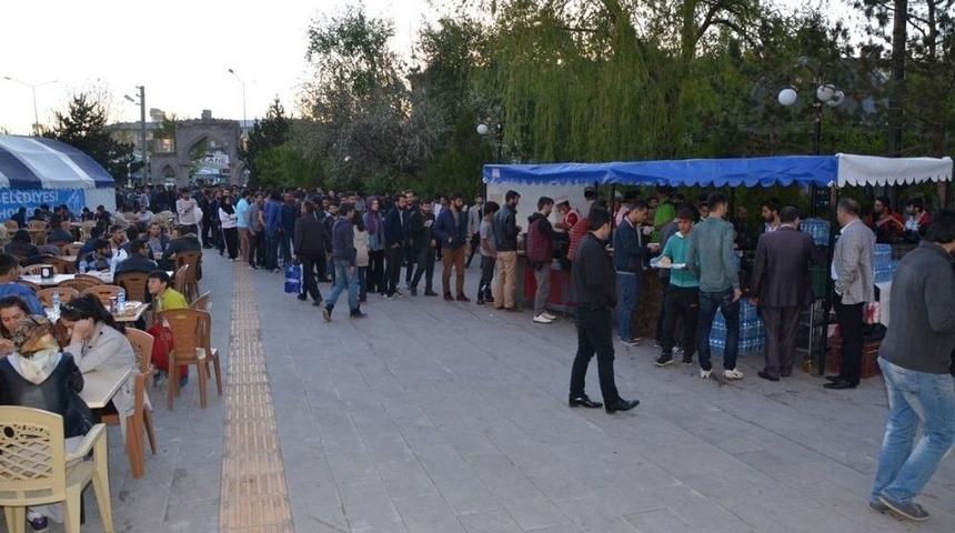 Başkan Bulutlar, Vatandaşla İftar Sofralarında Buluştu