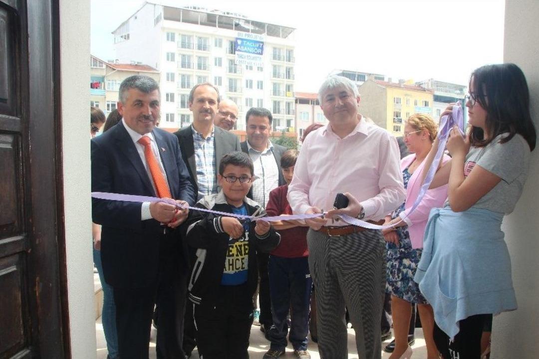 Ortaokul &Ouml;ğrencilerinin Yıl Sonu Sergisi A&ccedil;ıldı