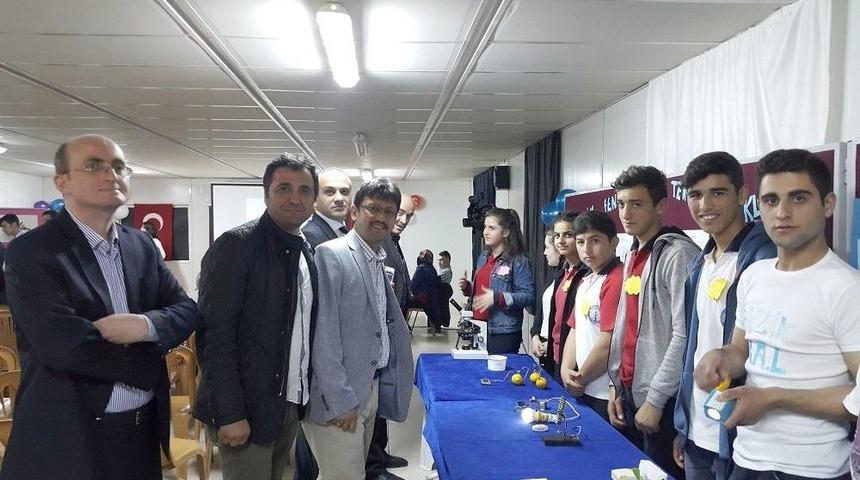 B&uuml;y&uuml;kl&uuml; Anadolu Lisesinden Bal Şenliği