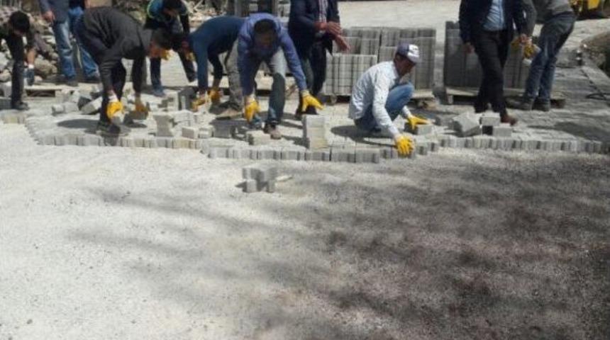 &Ccedil;aldıran Belediyesinden Parke Taşı D&ouml;şeme &Ccedil;alışması