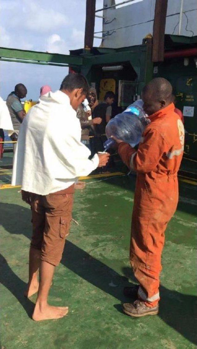 Denizde 4 Gün Mahsur Kalan Mültecileri Kurtaran Kaptan Konuştu 3