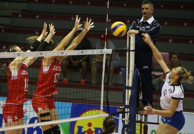 A Milli Kadın Voleybol Takımı, Kosova’yı 3-0 Mağlup Etti