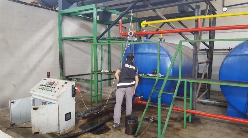 İzmir&rsquo;de 9 Bin Litre Ka&ccedil;ak Akaryakıt Ele Ge&ccedil;irildi