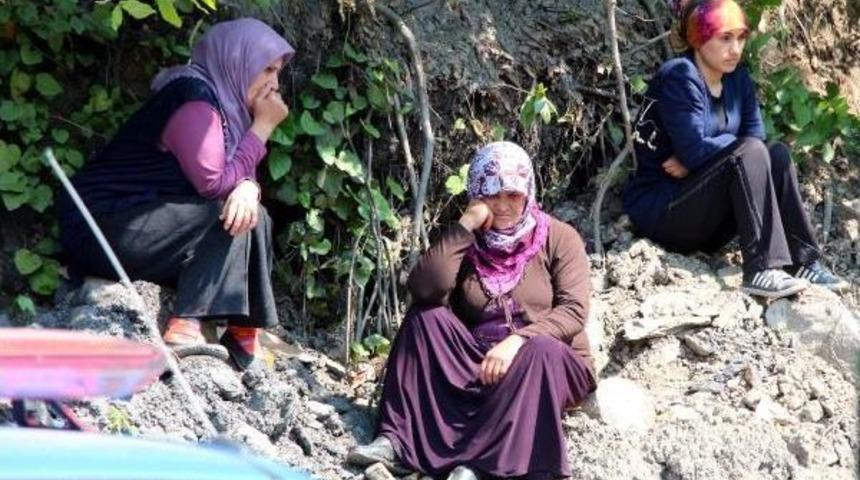 Maden Ocağında G&ouml;&ccedil;&uuml;kte Kalan 2 Iş&ccedil;iyi Kurtarma &Ccedil;alışmaları S&uuml;r&uuml;yor (2)