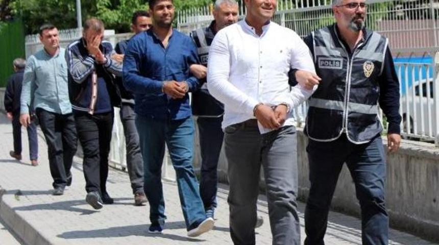 Bolu'da Ev Ve Işyerini Soyan 3 Kişi, 4 Saat Sonra Ankara'da Yakalandı