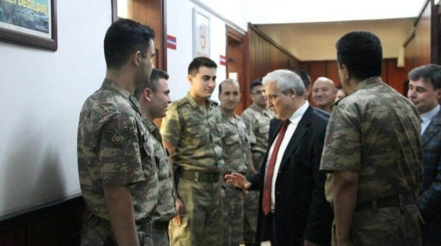 Vali G&uuml;ven&ccedil;er Kırkağa&ccedil;&rsquo;ta Temaslarda Bulundu