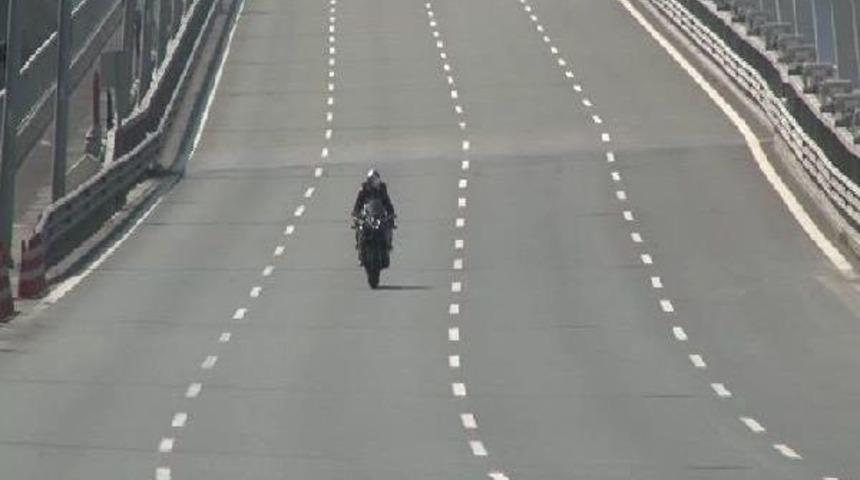 Kenan Sofuoğlu 350 Kilometre Hızla Yavuz Sultan Selim K&ouml;pr&uuml;s&uuml;'nden Ge&ccedil;ti