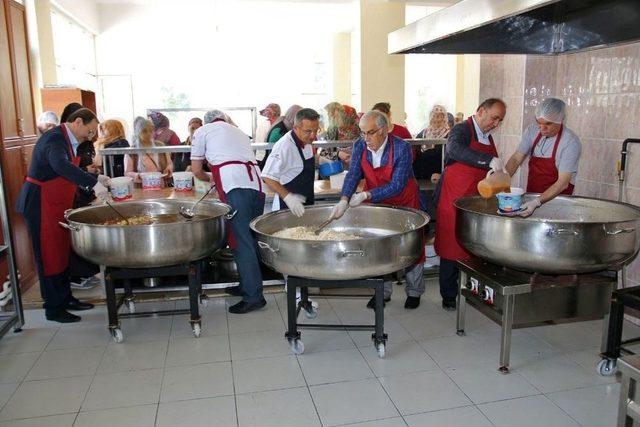 Bafra Belediyesinden 5 Bin Kişiye Yemek Yardımı