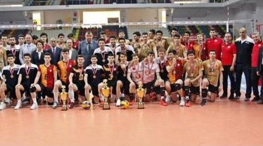 Festival Voleybol'da Gen&ccedil; Erkeklerde Şampiyon Ziraat Bankası