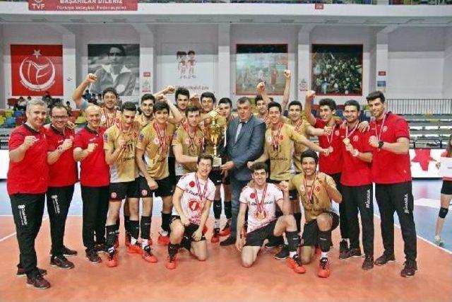 Festival Voleybol'da Genç Erkeklerde Şampiyon Ziraat Bankası