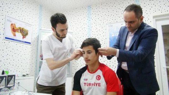 İşitme Engelli Milli Sporcu Hakem Düdüğünü Artık Duyacak