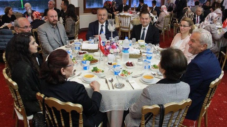 Meri&ccedil; Nehri Kenarında Şehit Aileleri Ve Gazilere İftar