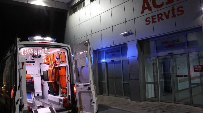 Bacağına Demir Tel Saplanan Genci İtfaiye Kurtardı